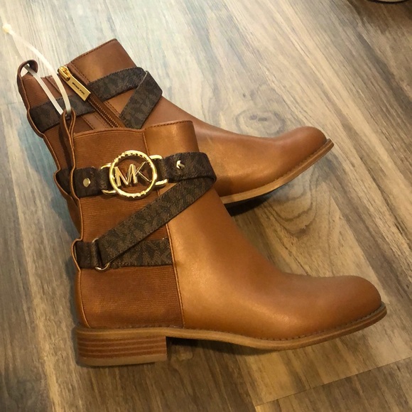 Michael Kors - Rory Flat Bootie in a Size 5.5 - Picture 1 of 4